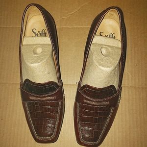 Sofft heeled loafers burgundy croc detail 8.5